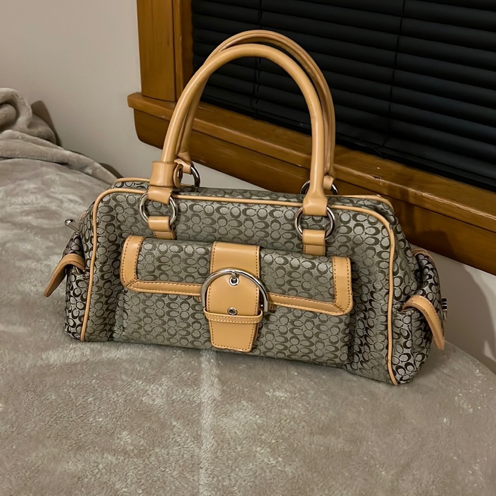 ❗️FREE GIFT, Coach Beige and Tan Purse